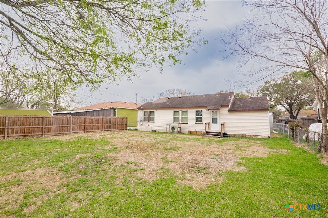 2208 E Brazos Street Property Photo 8