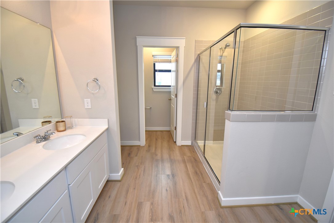 313 Fieldwood Drive C Property Photo 16