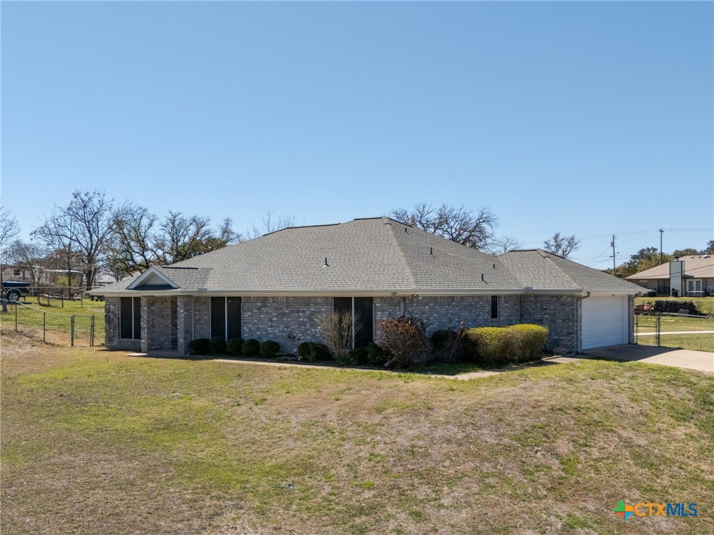 208 County Road 4963 Property Photo 5
