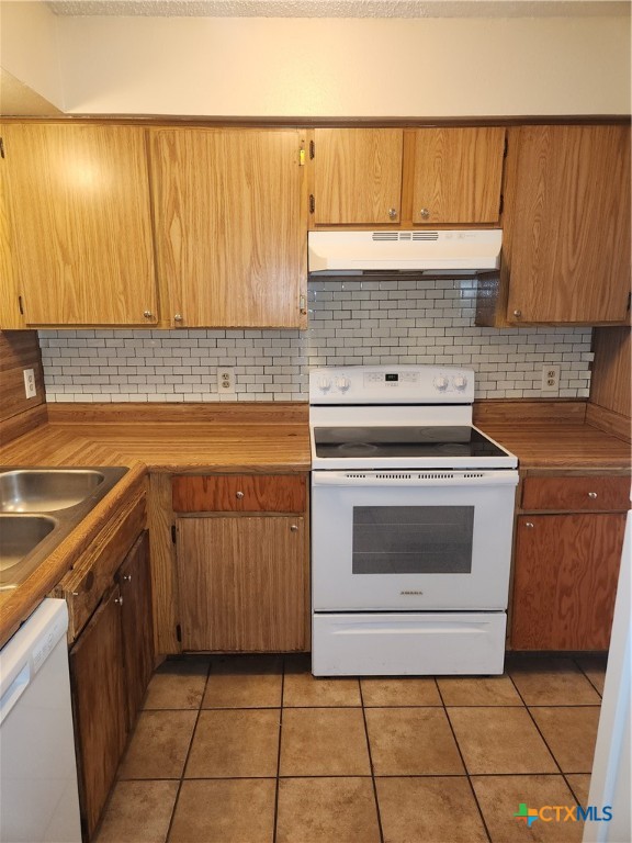 816 Ticonderoga Drive B Property Photo 5