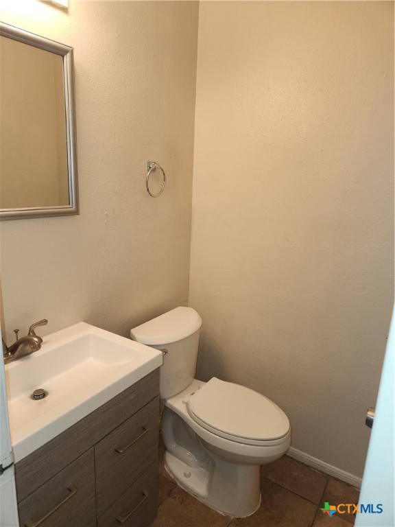 816 Ticonderoga Drive B Property Photo 7