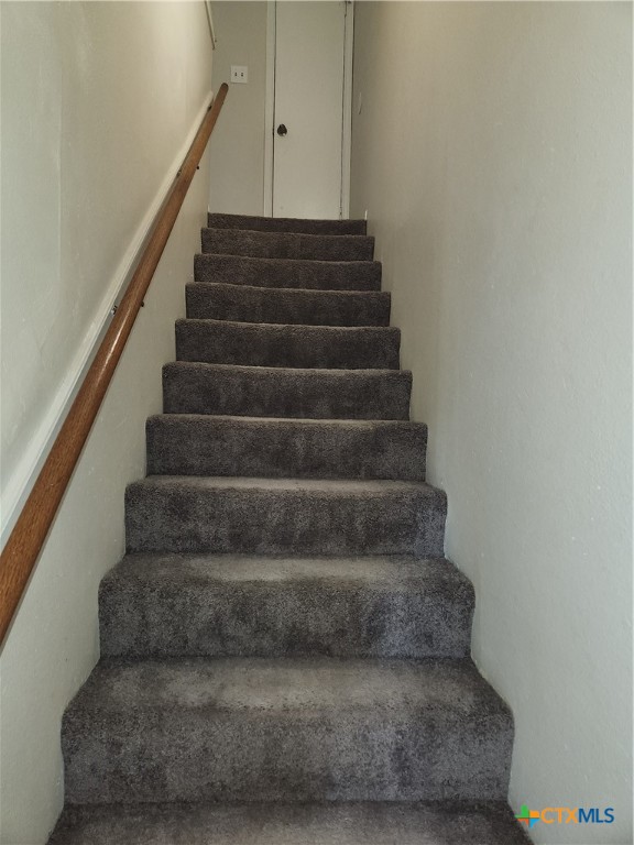 816 Ticonderoga Drive B Property Photo 8