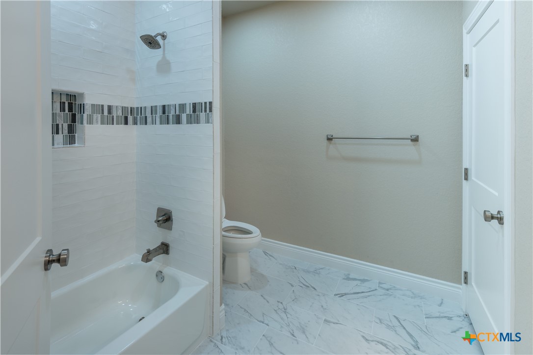 301 Honeysuckle Lane Property Photo 10