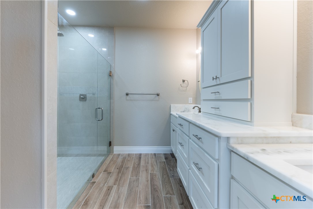 301 Honeysuckle Lane Property Photo 15