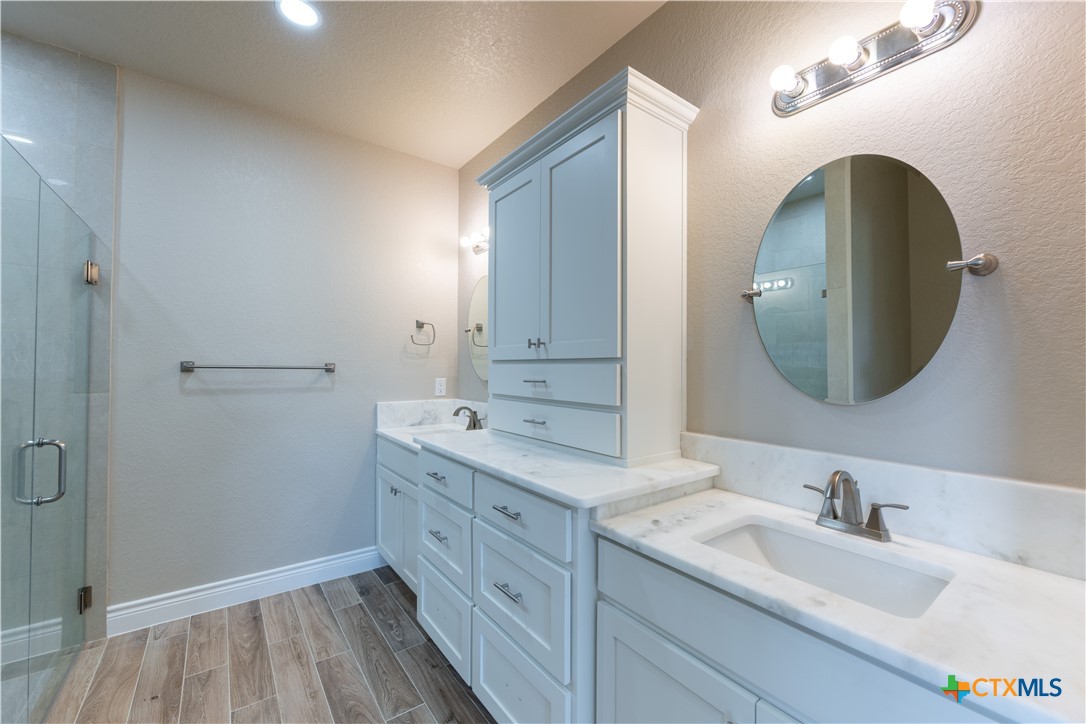 301 Honeysuckle Lane Property Photo 16