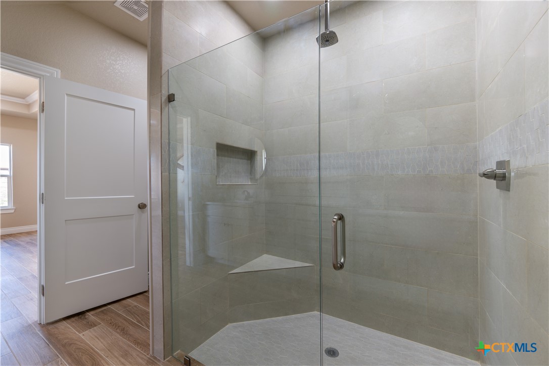 301 Honeysuckle Lane Property Photo 18