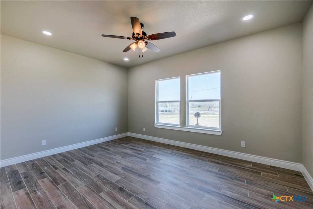301 Honeysuckle Lane Property Photo 25