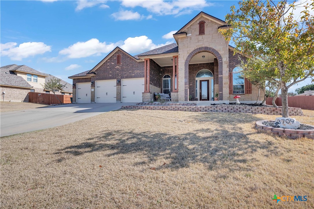 3709 Mesquite Branch Drive Property Photo 2