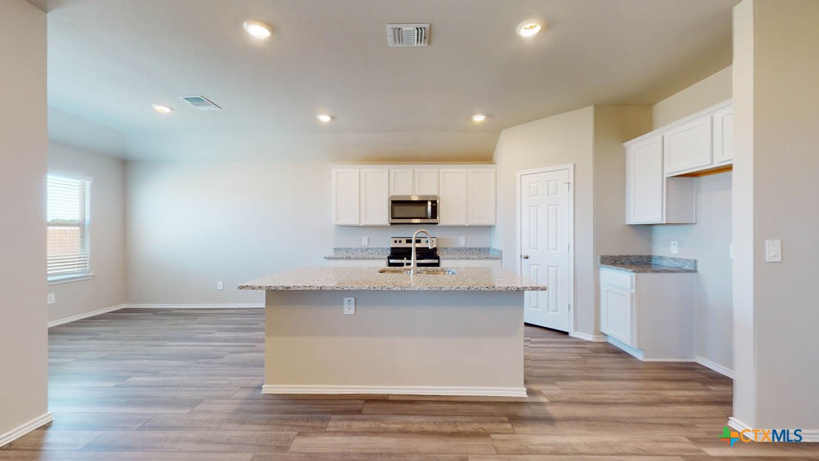 2467 Muscovy Drive Property Photo 4