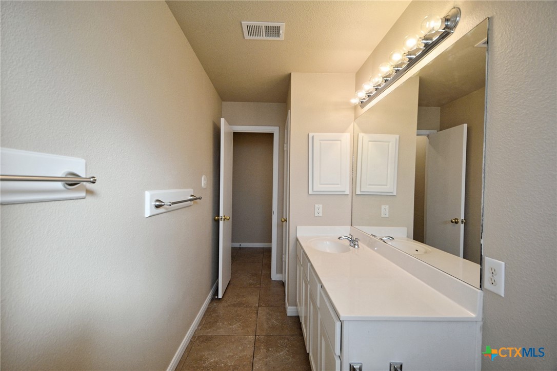 2119 Hidden Meadow Property Photo 18