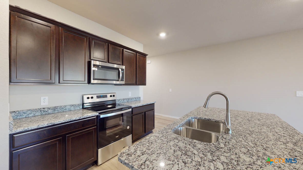 2447 Muscovy Drive Property Photo 3