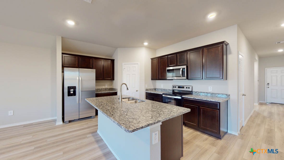 2447 Muscovy Drive Property Photo 6