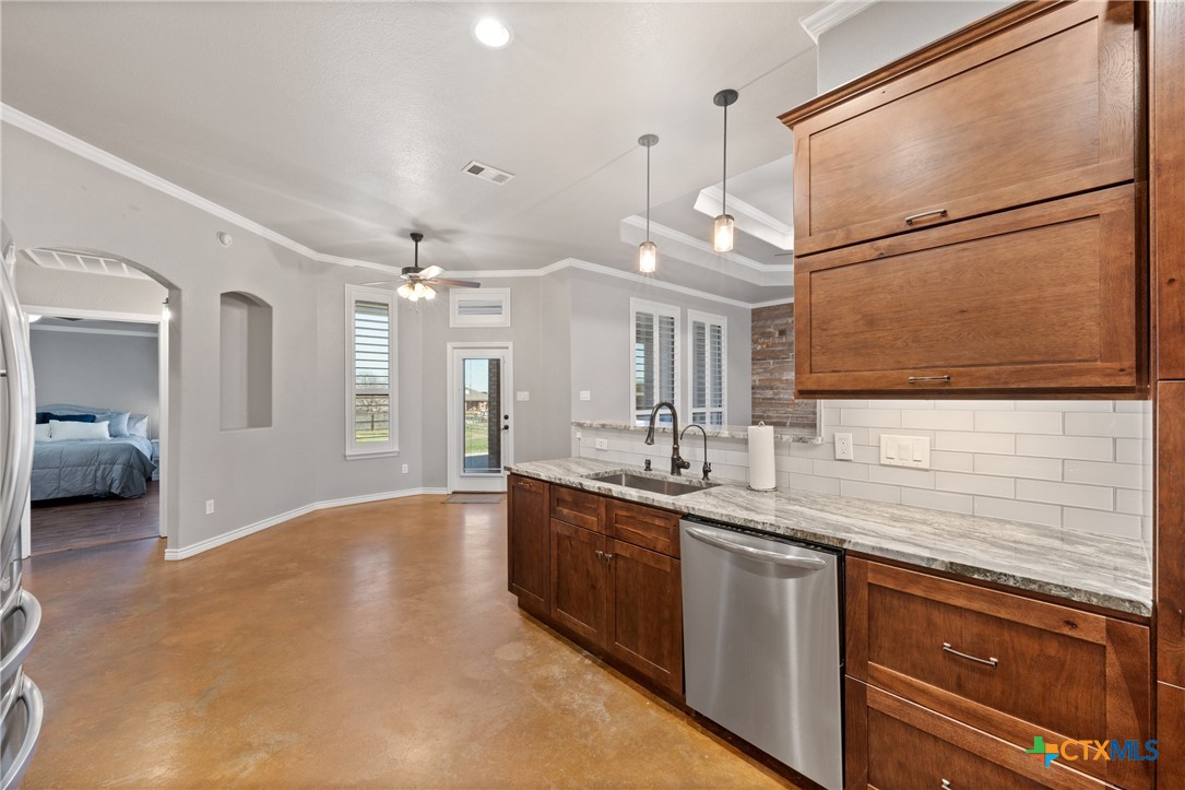 620 Thomas Street Property Photo 17