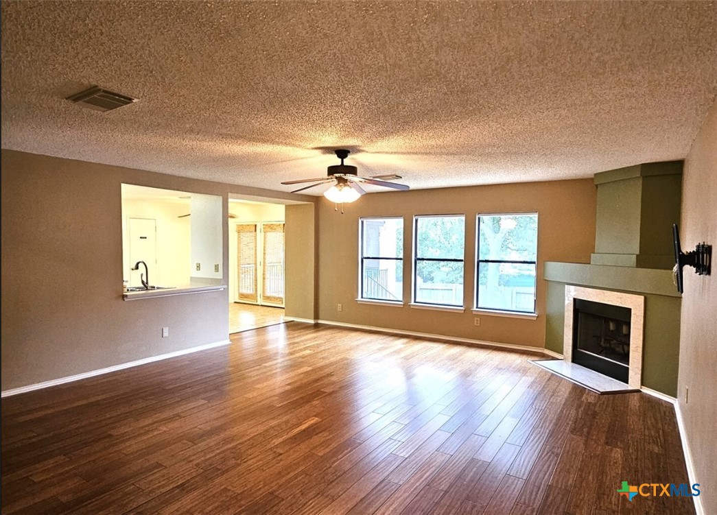 1551 Jasmine Property Photo 2