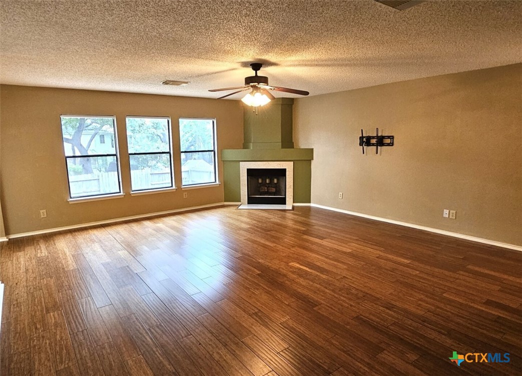 1551 Jasmine Property Photo 4