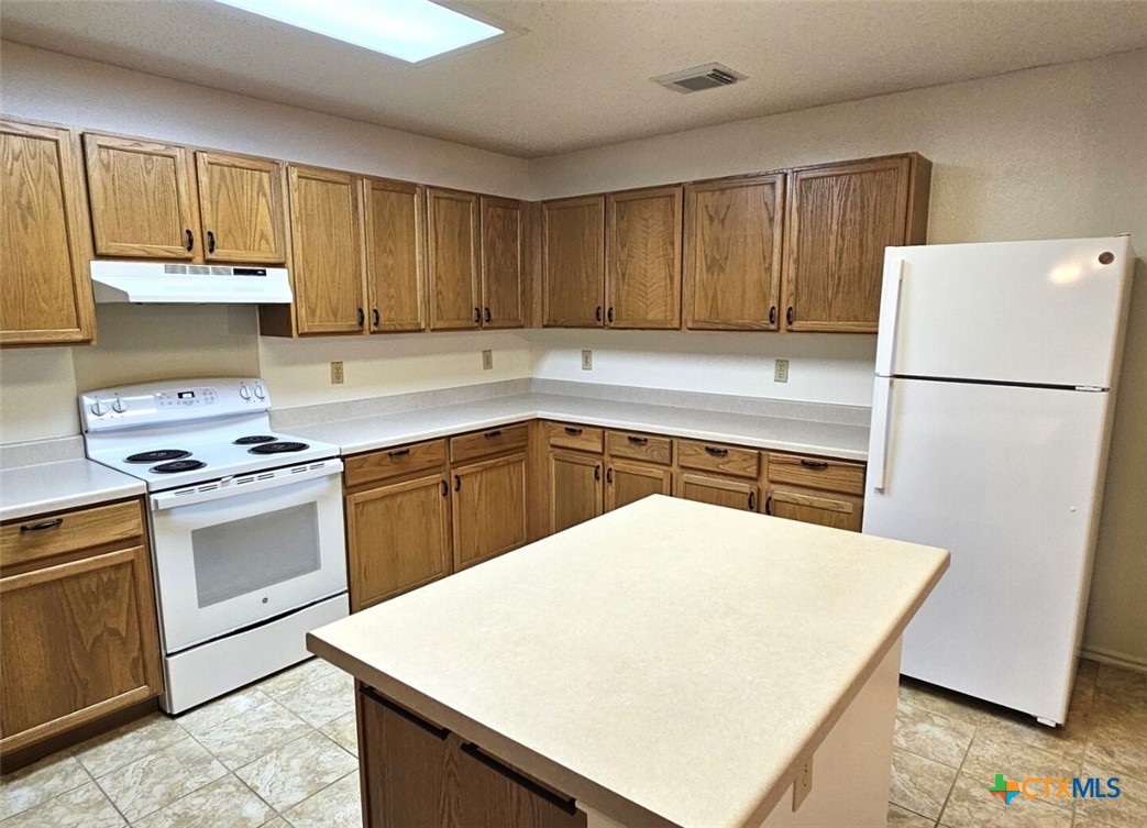 1551 Jasmine Property Photo 7