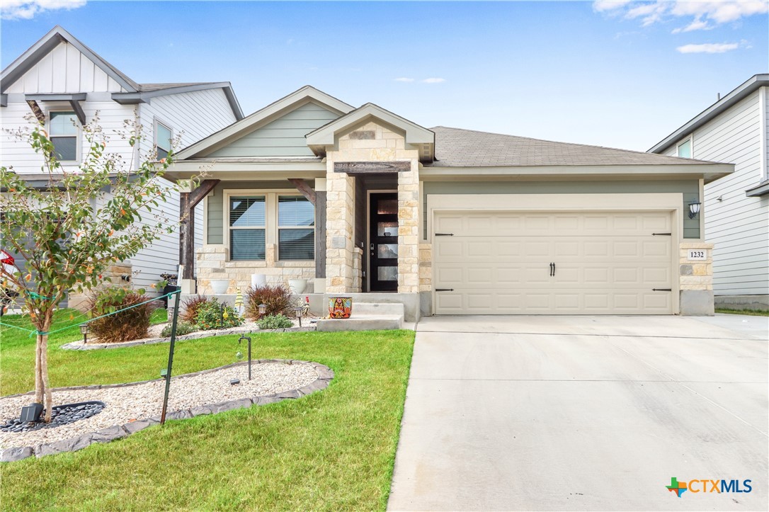 1232 Ella Crossing Property Photo 1
