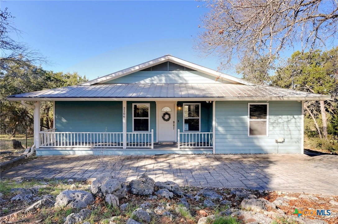 2106 Lakeshore Drive Property Photo 2