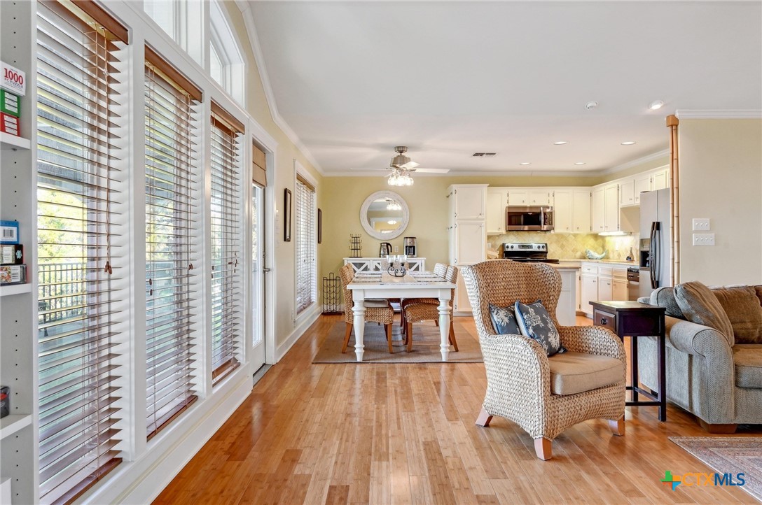 2106 Lakeshore Drive Property Photo 9