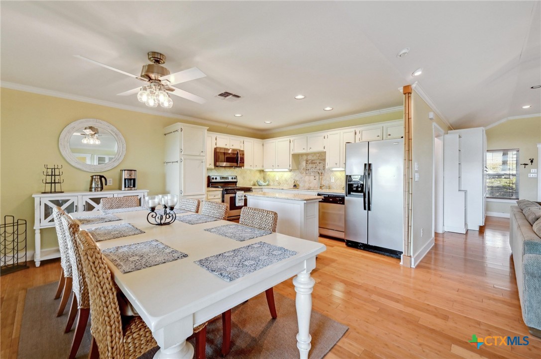 2106 Lakeshore Drive Property Photo 10
