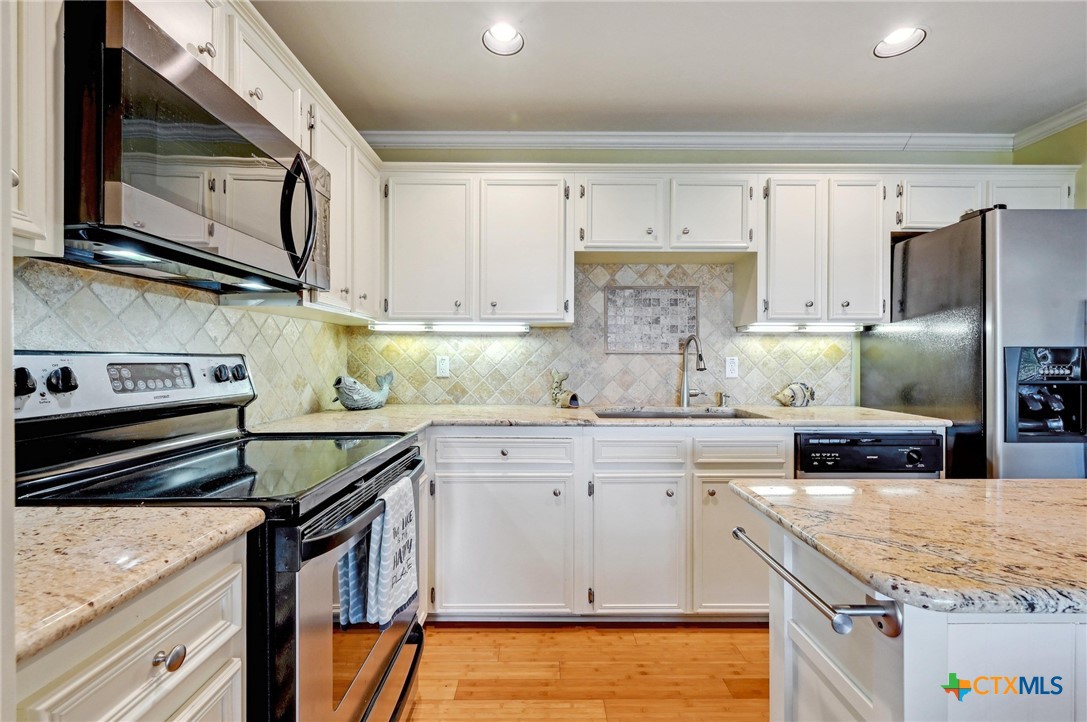 2106 Lakeshore Drive Property Photo 12