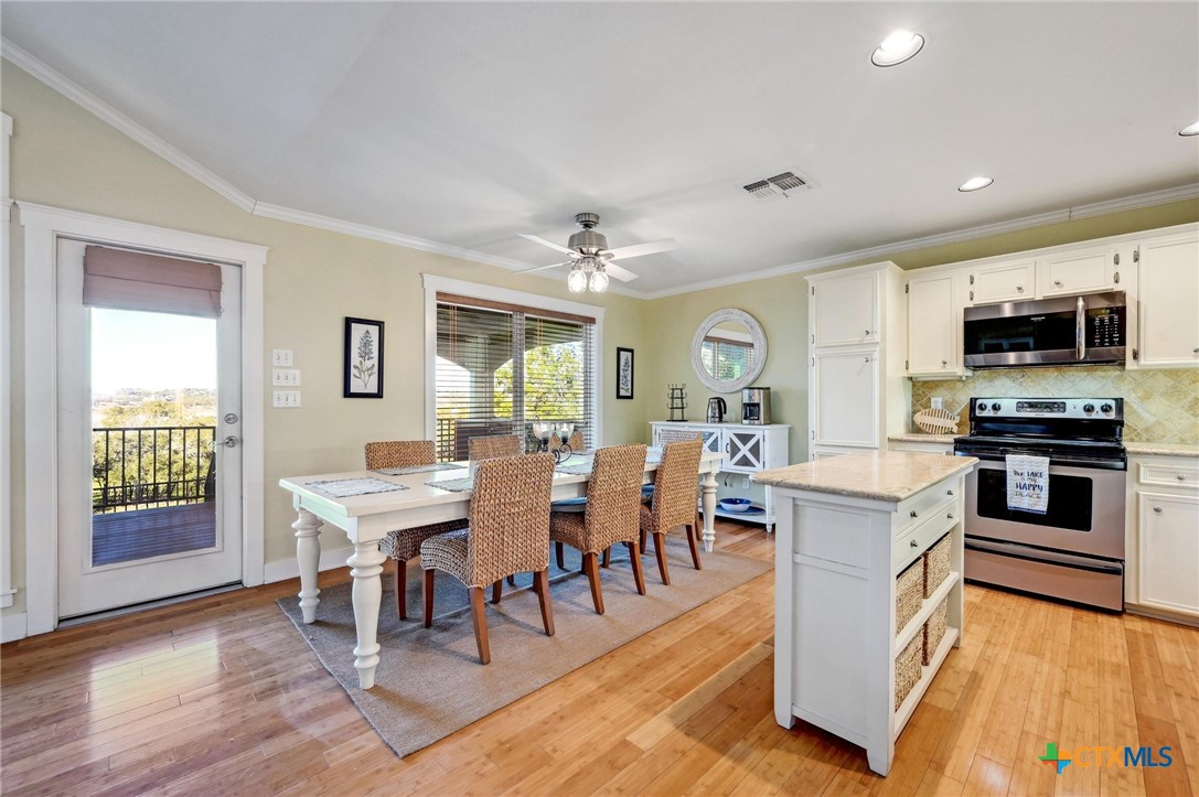 2106 Lakeshore Drive Property Photo 13