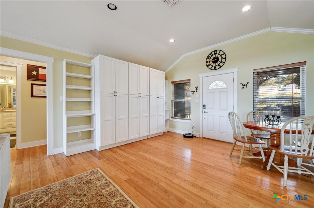 2106 Lakeshore Drive Property Photo 15