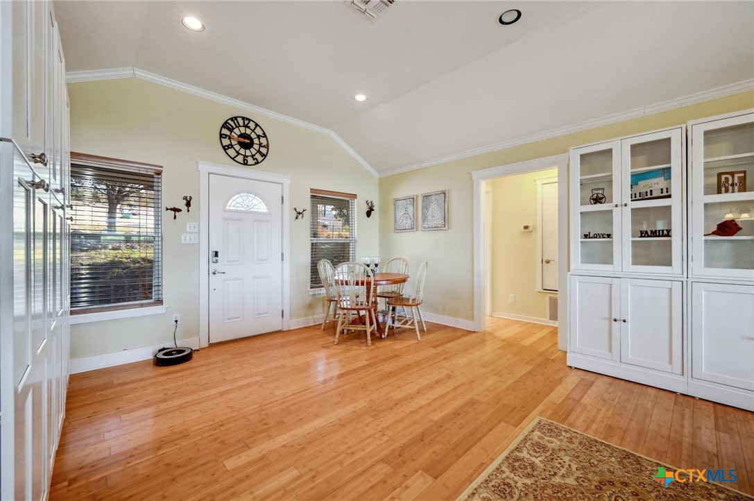 2106 Lakeshore Drive Property Photo 16