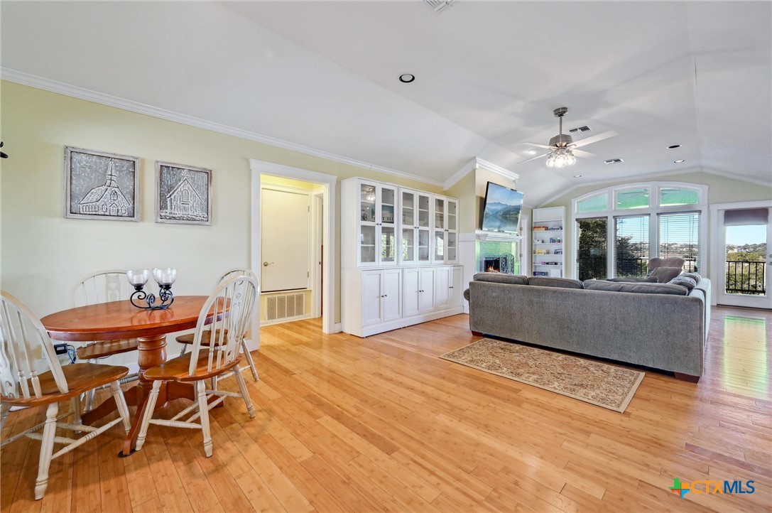 2106 Lakeshore Drive Property Photo 17