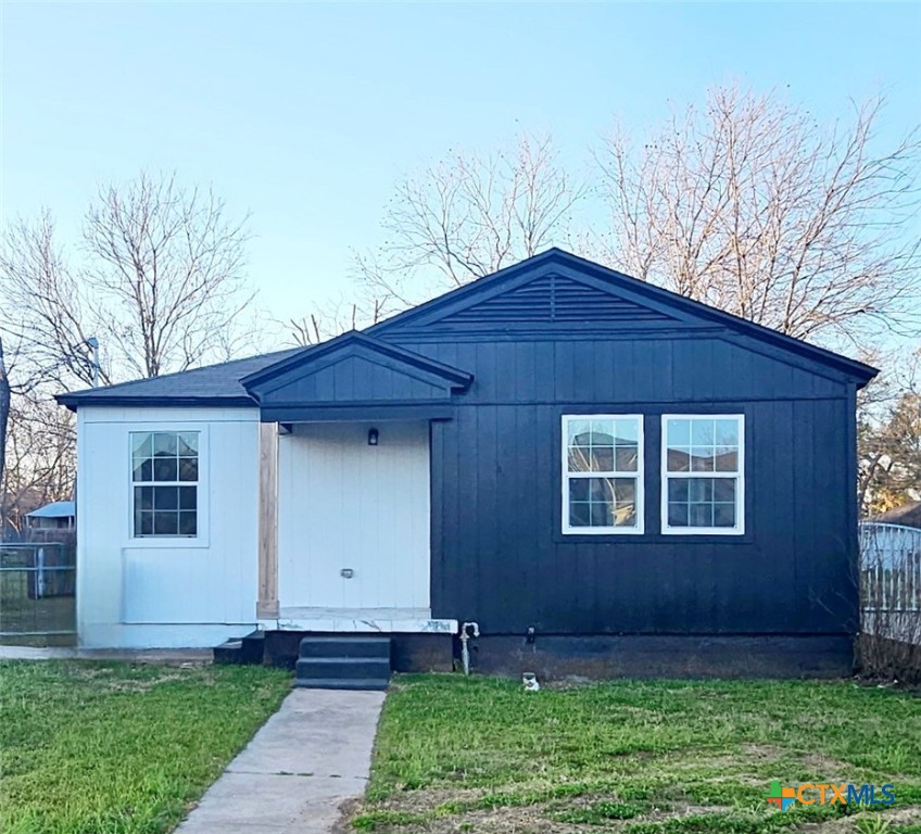 1908 Waco Street Property Photo