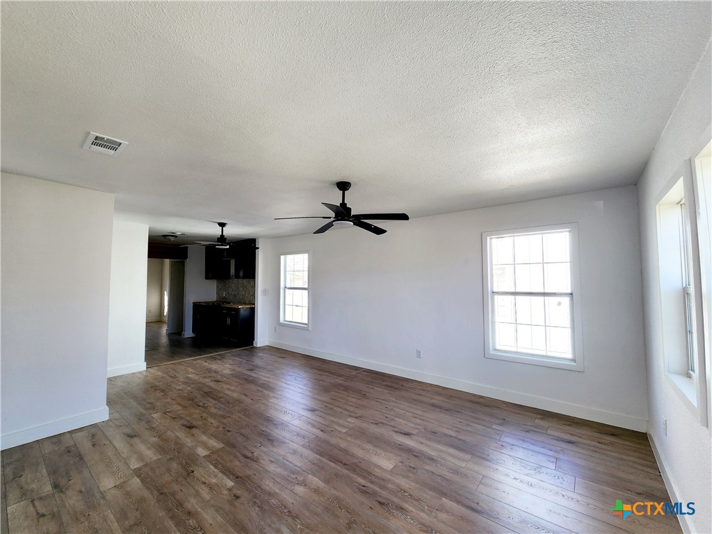 1908 Waco Street Property Photo 2