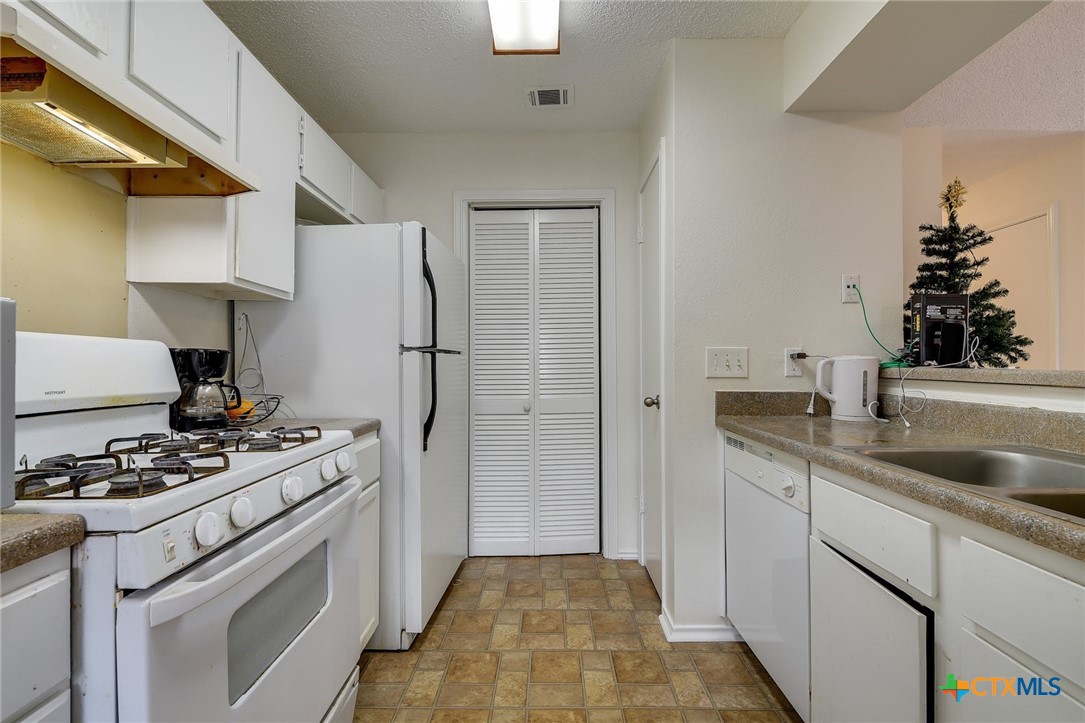 16024 Fitchburg Circle Property Photo 10