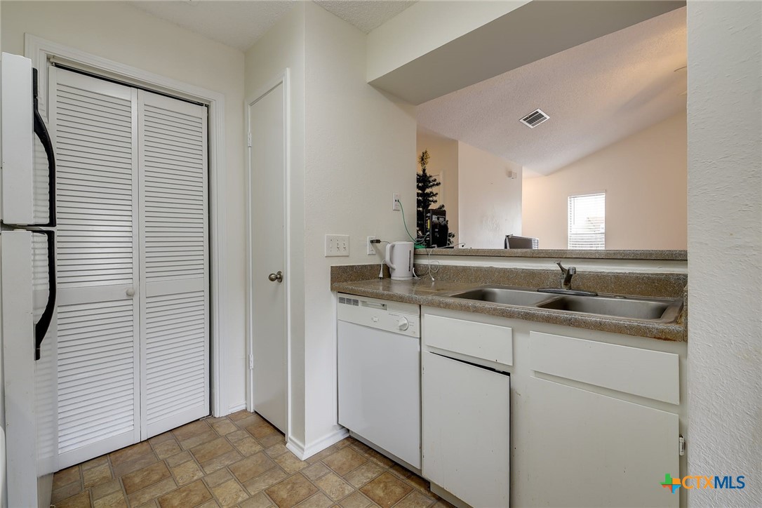 16024 Fitchburg Circle Property Photo 11