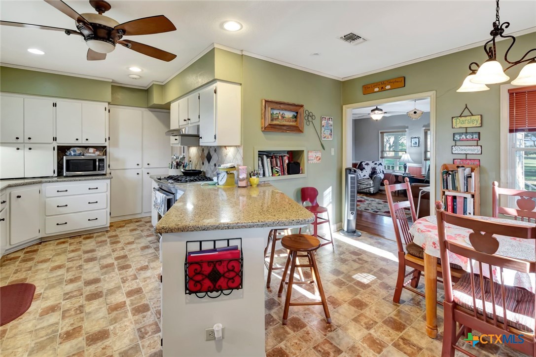 2740 Loop 521 Property Photo 15
