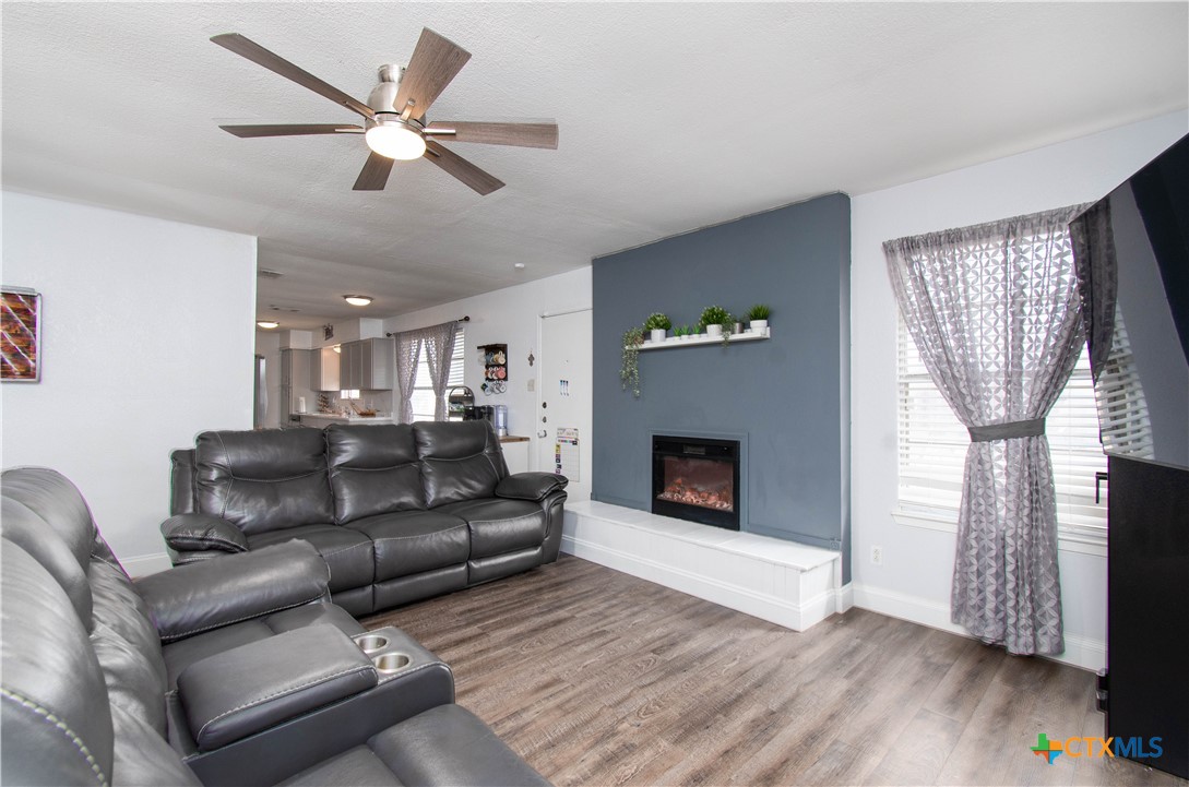 1906 Nimitz Drive Property Photo 3