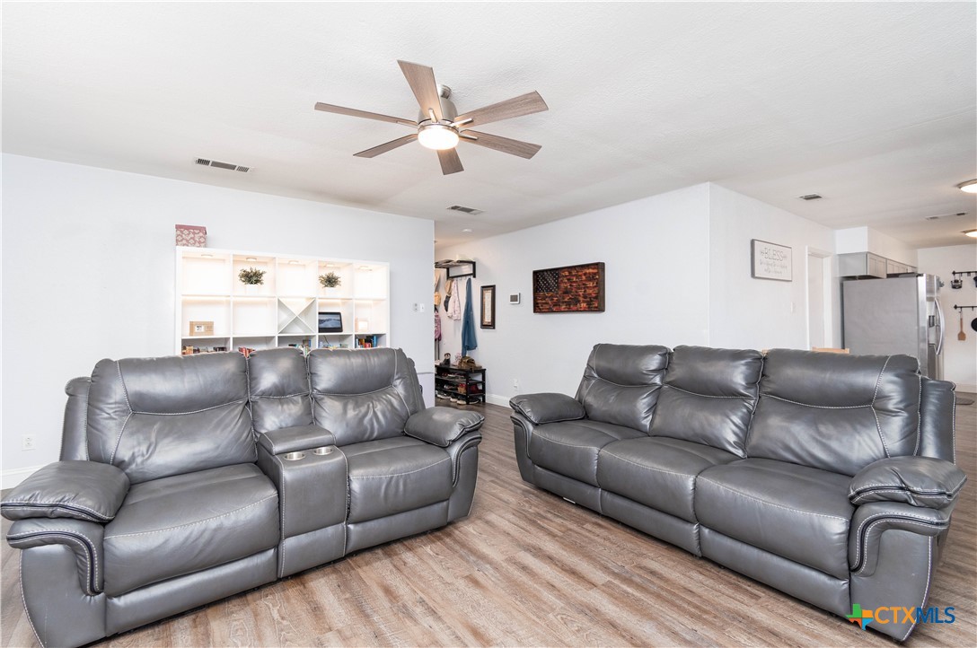 1906 Nimitz Drive Property Photo 4