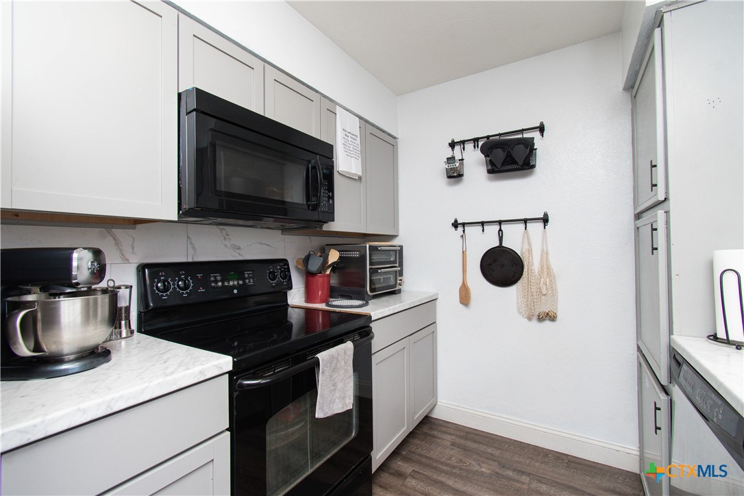1906 Nimitz Drive Property Photo 8