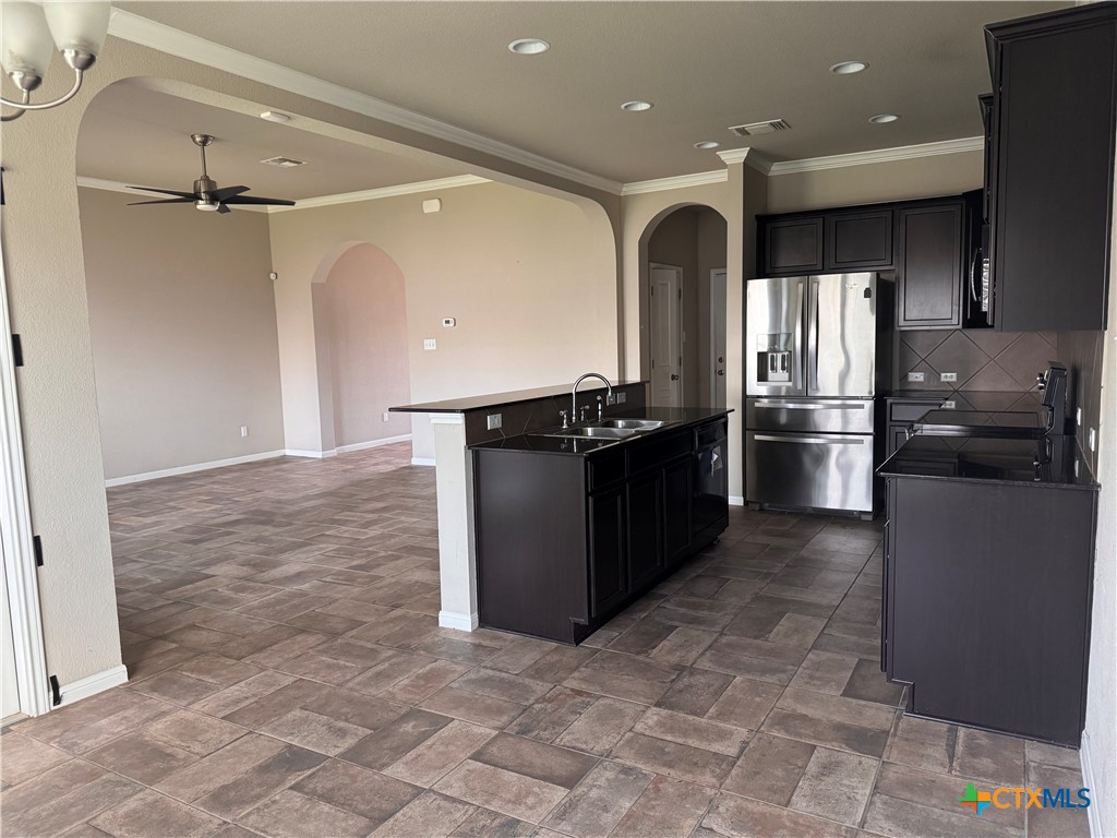 410 Cross Drive Property Photo 5