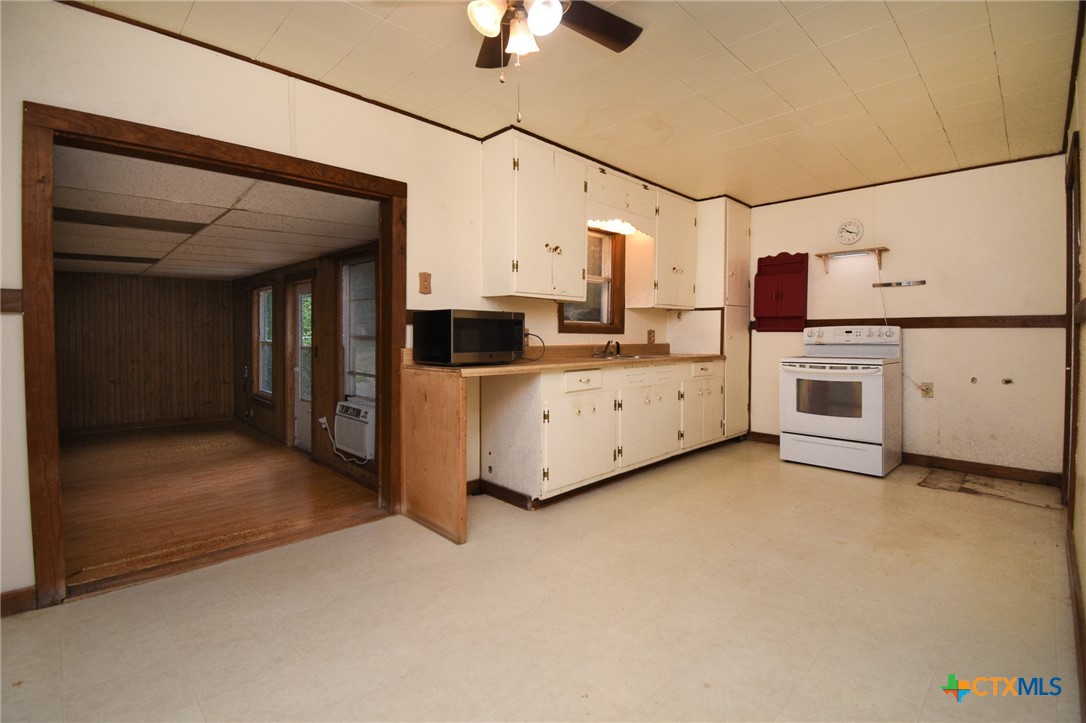 127 S Mesquite Drive Property Photo 6