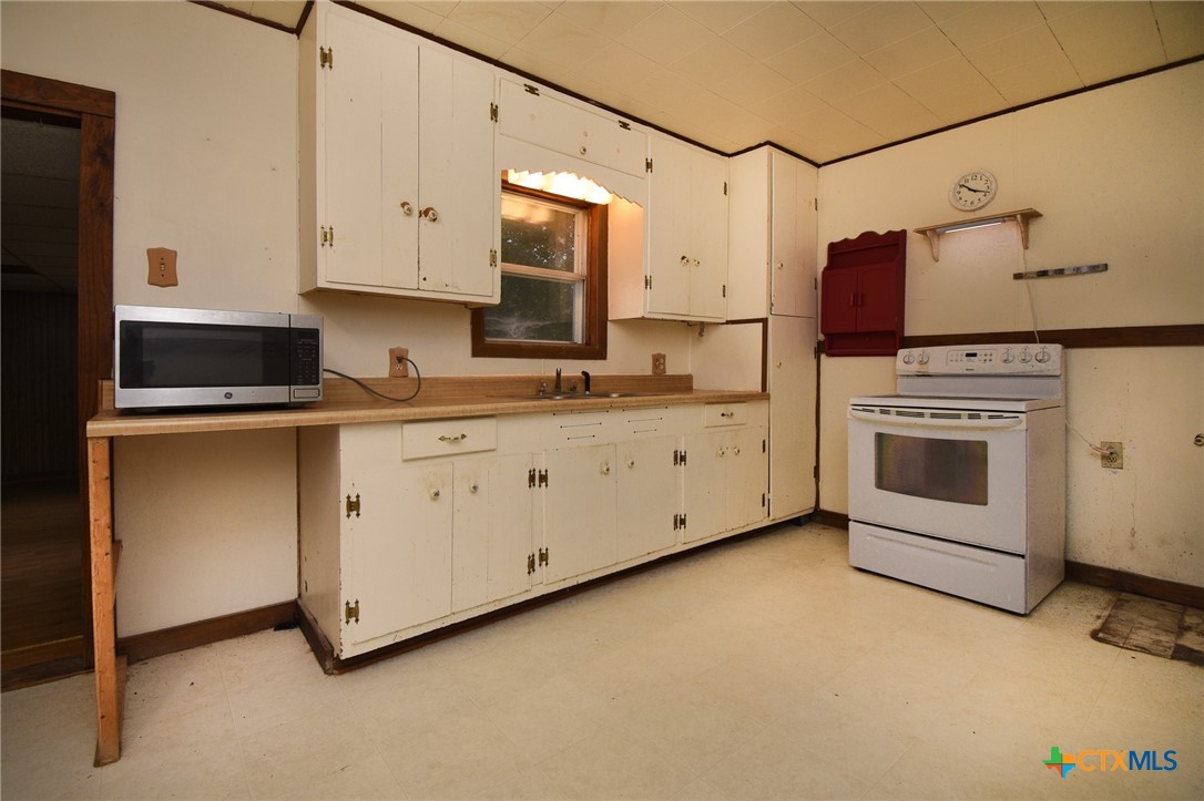 127 S Mesquite Drive Property Photo 7