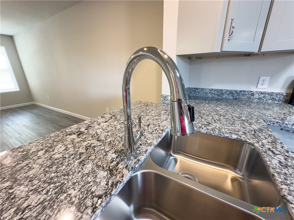 2414 Westcliff Road Property Photo 8