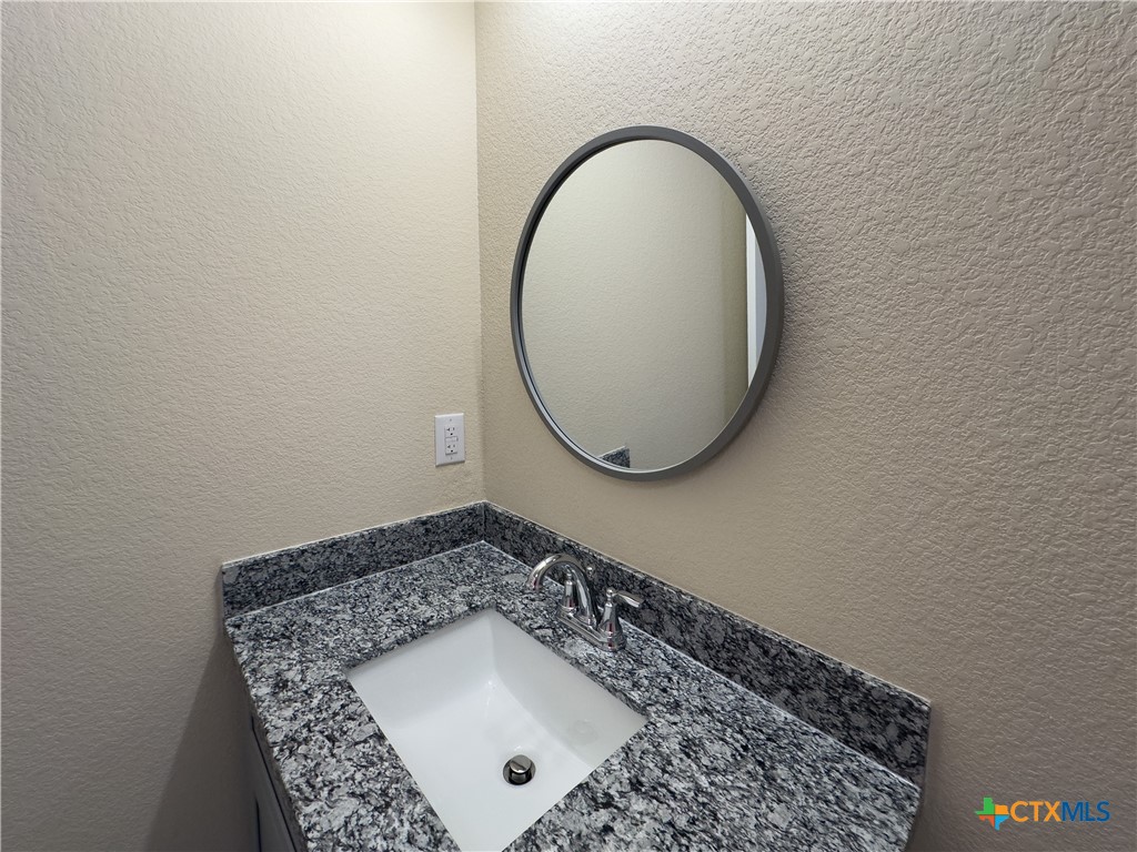 2414 Westcliff Road Property Photo 12