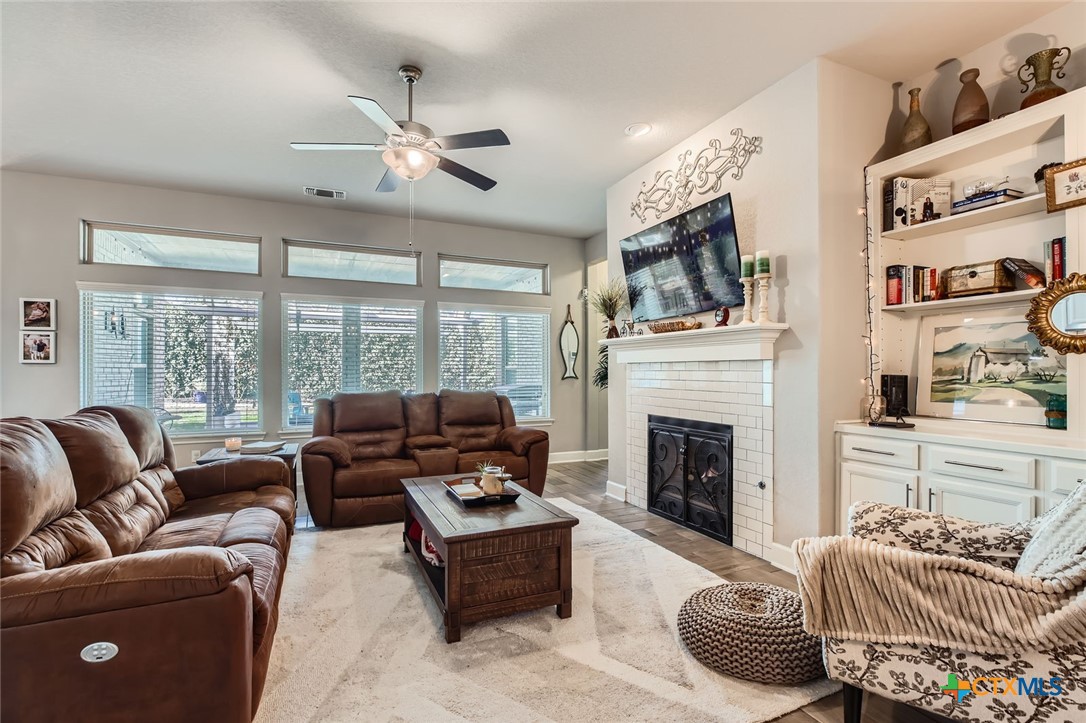 1087 Boulder Run Property Photo 6