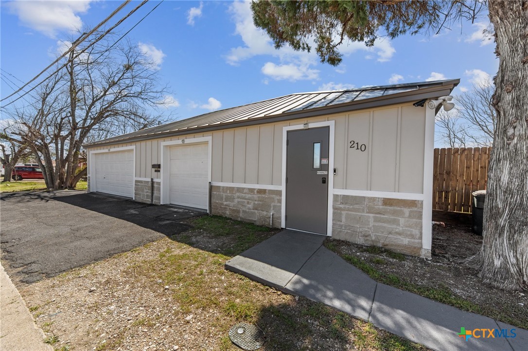 210 W Dunn Avenue Property Photo 2