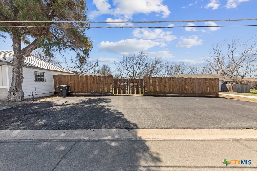 210 W Dunn Avenue Property Photo 3