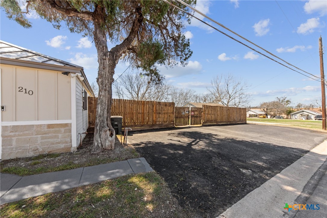 210 W Dunn Avenue Property Photo 4