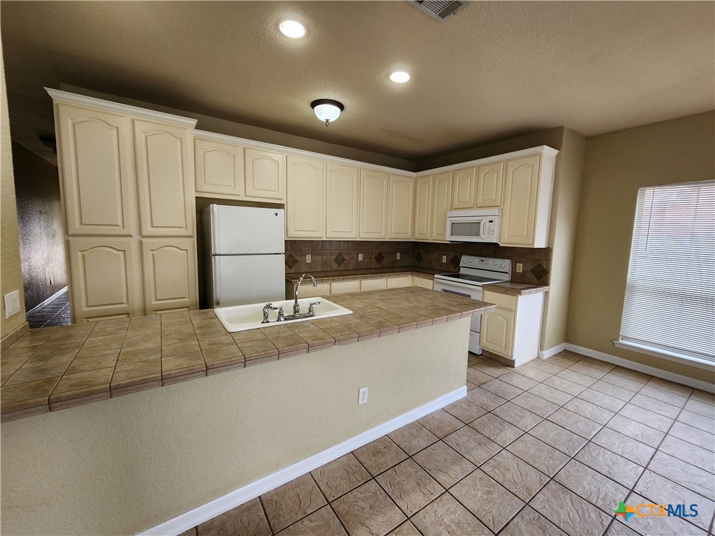 3029 Green Mountain Drive Property Photo 2