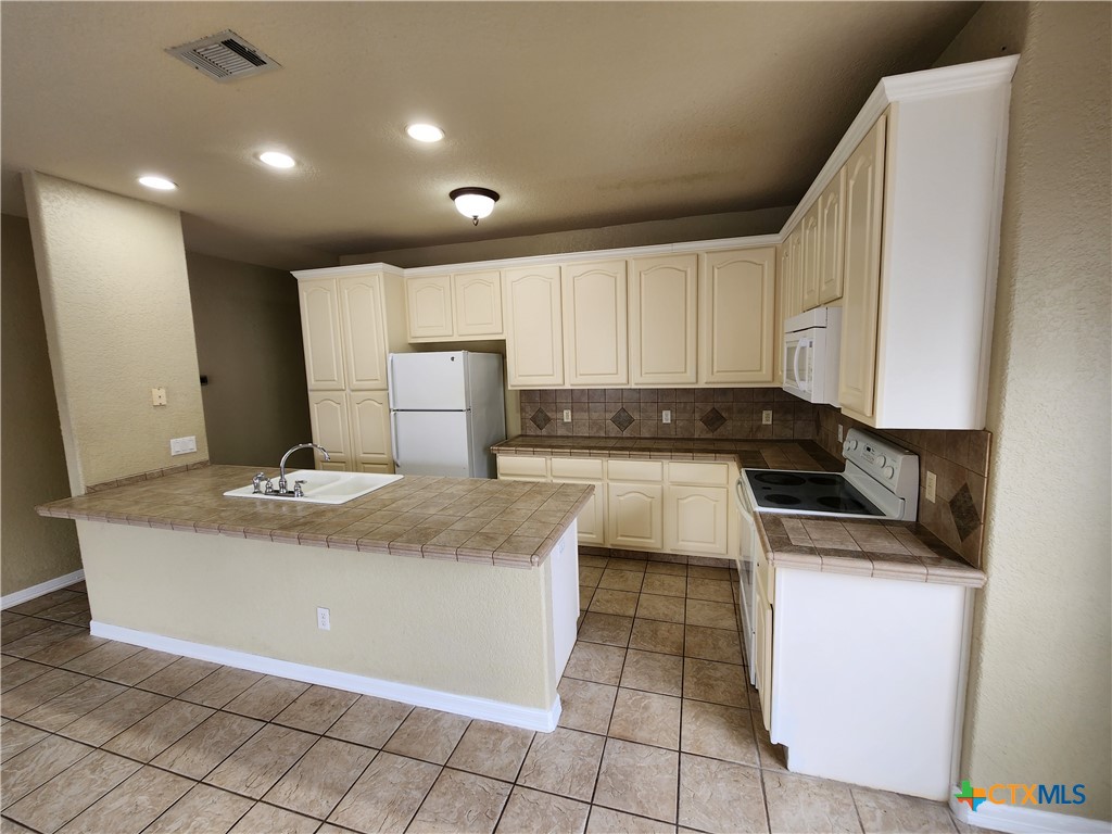 3029 Green Mountain Drive Property Photo 3