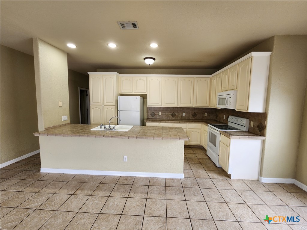 3029 Green Mountain Drive Property Photo 4