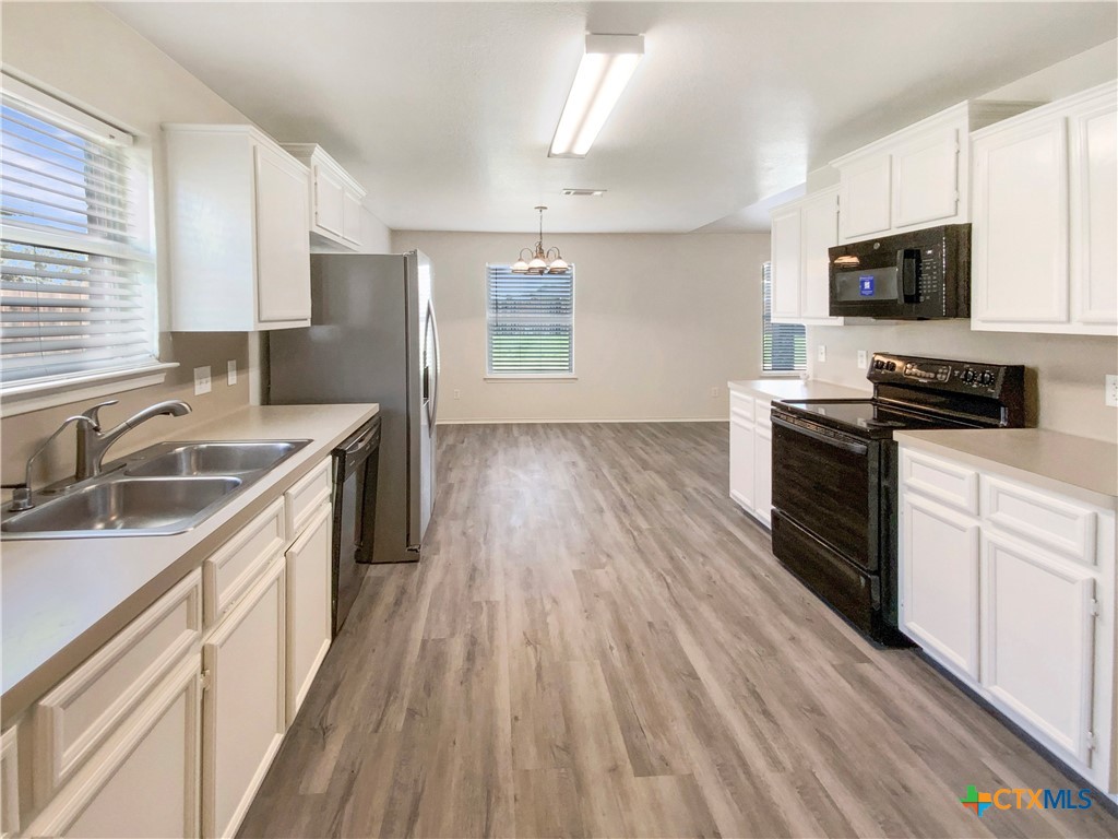 407 Viola Drive Property Photo 11